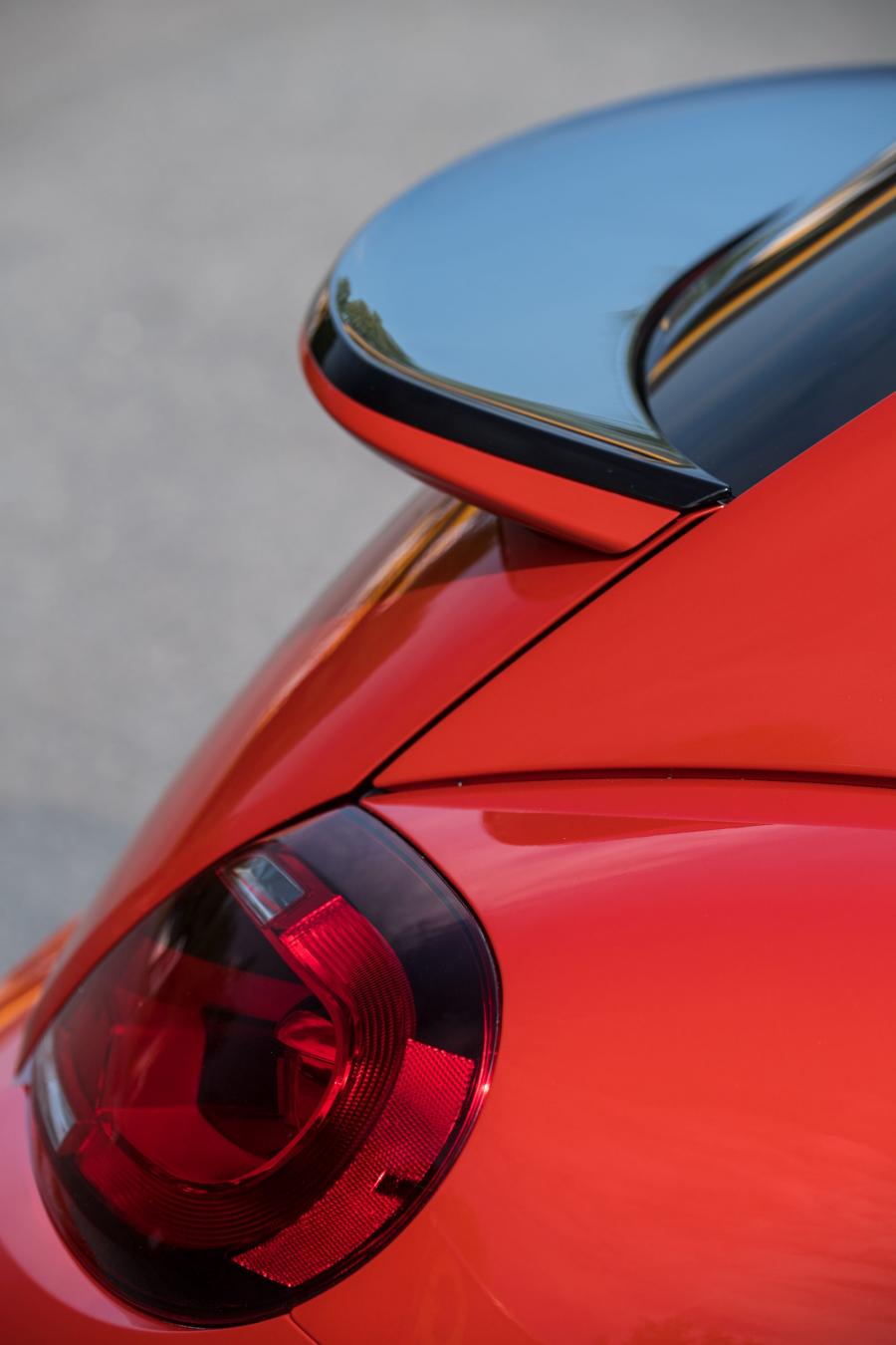 Детали экстерьера Volkswagen Beetle R-Line 2017 года  (UK) (фото 2 из 31)
